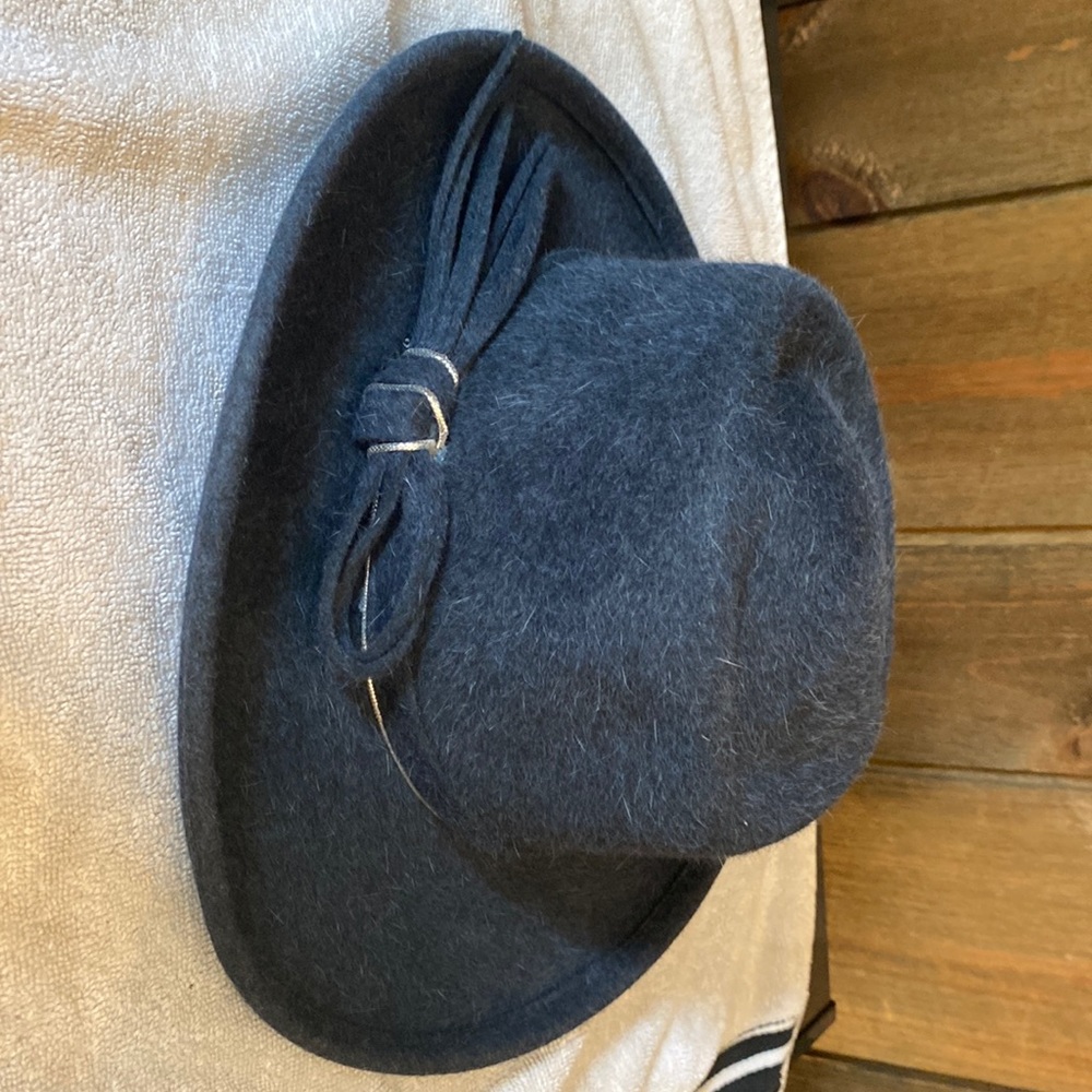 Sonni Women’s hat.